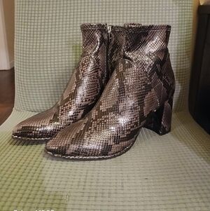 Marc Fisher Dyvine3 Grey Snakeskin Vegan Leather Sz 10M (122625B)